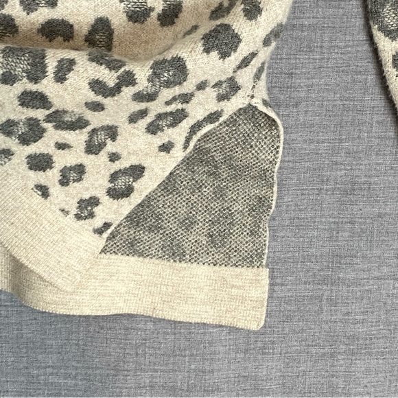 Denver Hayes Hooded Sweater Leopard Print Sz Large Very Soft Split Hem - Picture 4 of 9